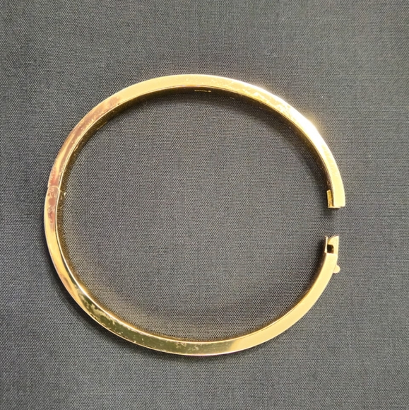 Coach Signature Gold Tone Kissing C Hinged Bangle Bracelet W/ Embedded Crystals - Picture 3 of 10